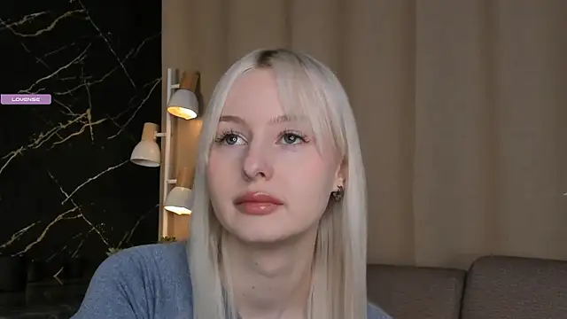 Snapshot of MaydaBunton chatting on March 23, 2025, 1:42 am MaydaBunton online show from March 23, 2025, 1:42 am