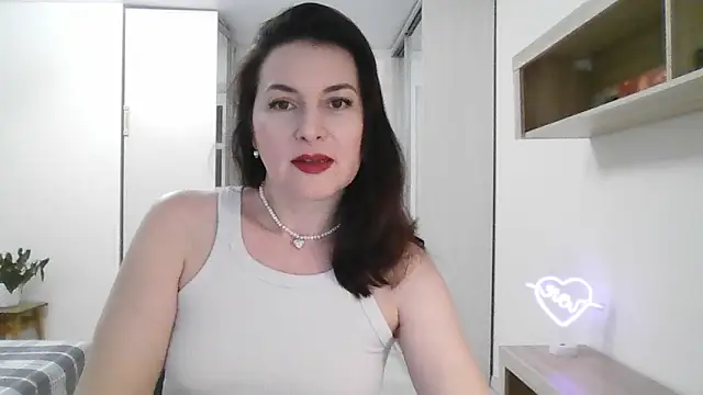 Victoria Glam online show from February 6, 2025, 6:35 pm