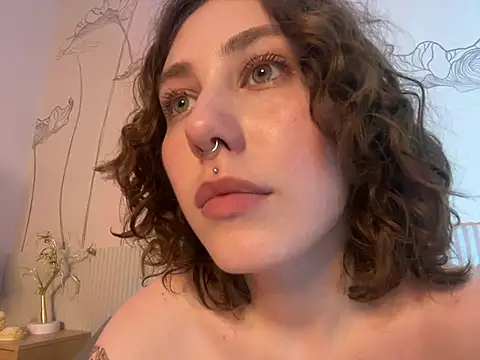 Snapshot of Molli_Luv chatting on February 27, 2025, 5:47 pm Molli Luv online show from February 27, 2025, 5:47 pm