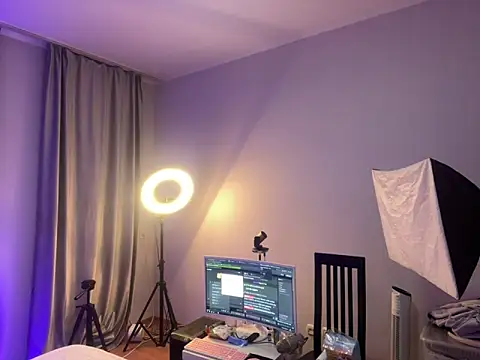 Snapshot of Molli_Luv chatting on March 2, 2025, 5:47 pm Molli Luv online show from March 2, 2025, 5:47 pm