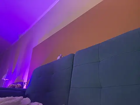 Snapshot of Molli_Luv chatting on March 4, 2025, 2:53 pm Molli Luv online show from March 4, 2025, 2:53 pm