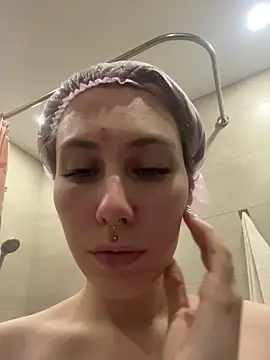 Molli Luv online show from November 12, 2025, 6:52 pm