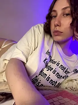 Snapshot of Molli_Luv chatting on July 9, 2026, 1:26 pm Molli Luv online show from July 9, 2026, 1:26 pm