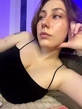 Snapshot of Molli_Luv chatting on July 25, 2026, 11:41 am Molli Luv online show from July 25, 2026, 11:41 am