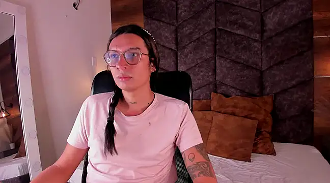 LauraaGomezz   online show from February 9, 2025, 3:23 pm