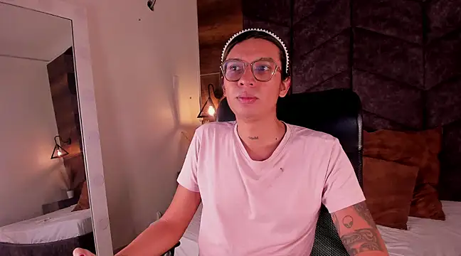 LauraaGomezz   online show from February 9, 2025, 6:26 pm