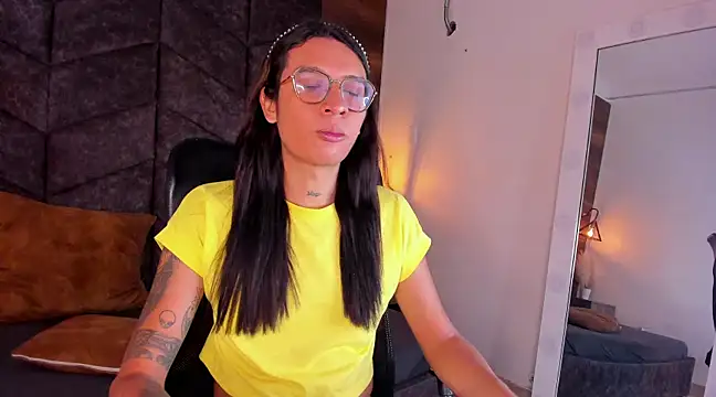 LauraaGomezz   online show from February 12, 2025, 7:24 pm