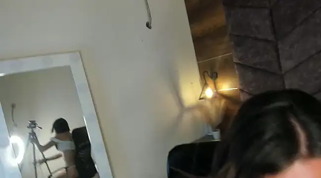 LauraaGomezz   online show from February 18, 2025, 11:00 am