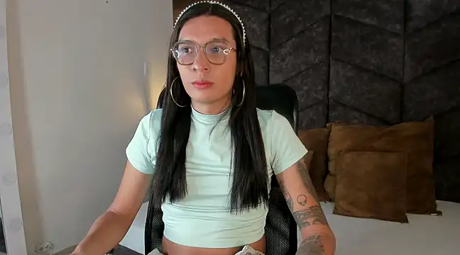 LauraaGomezz   online show from February 21, 2025, 7:32 pm