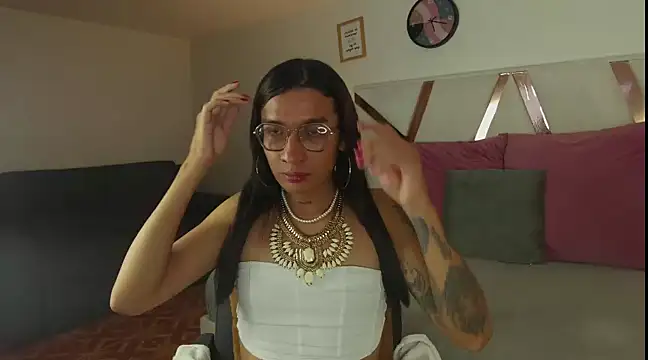 LauraaGomezz   online show from February 27, 2025, 10:42 pm