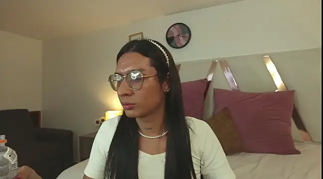 LauraaGomezz   online show from March 1, 2025, 1:43 am