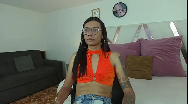 LauraaGomezz   online show from March 1, 2025, 7:26 pm