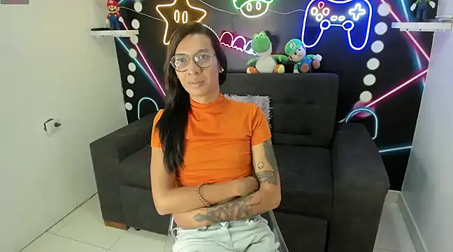 LauraaGomezz   online show from March 4, 2025, 7:32 pm