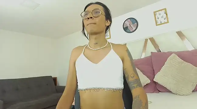 LauraaGomezz   online show from March 14, 2025, 6:07 pm