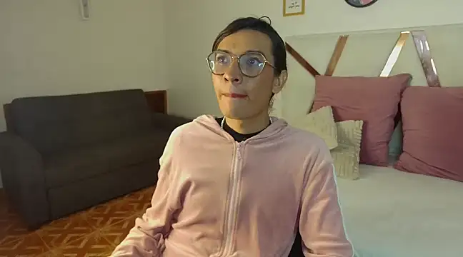 LauraaGomezz   online show from March 22, 2025, 1:32 am