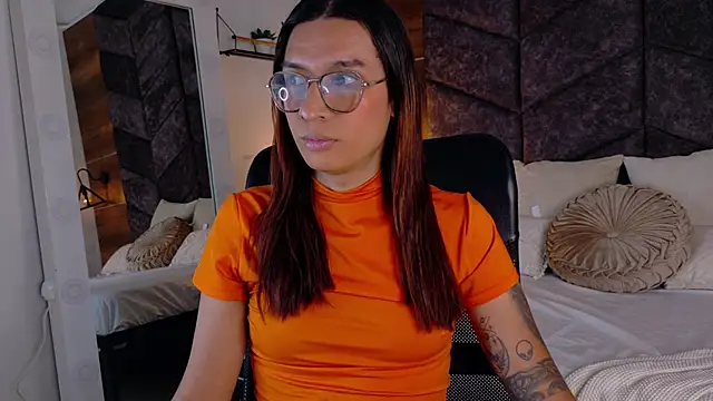 LauraaGomezz   online show from September 12, 2025, 7:47 pm