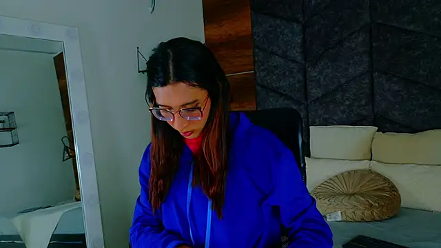 LauraaGomezz   online show from October 19, 2025, 11:44 am