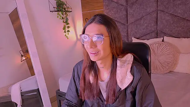 LauraaGomezz   online show from November 8, 2025, 11:21 am