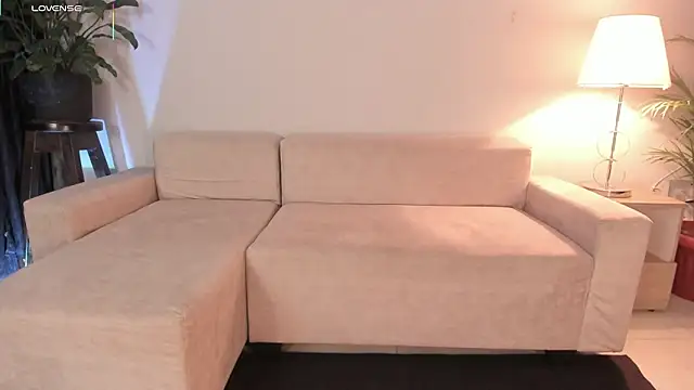 Hannah Jonhson online show from March 12, 2026, 5:13 am