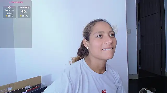 Snapshot of Zoedaniels chatting on October 24, 2025, 2:08 am Zoedaniels online show from October 24, 2025, 2:08 am