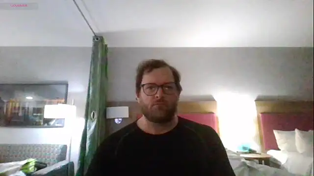 rrunner7718 online show from April 16, 2026, 12:33 am