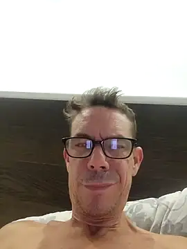 Snapshot of Kenhornu chatting on September 16, 2025, 12:44 am Kenhornu online show from September 16, 2025, 12:44 am