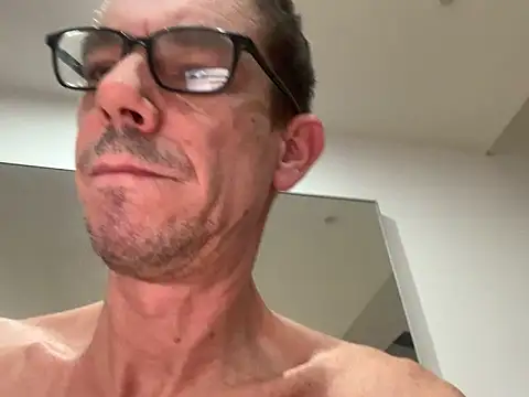 Kenhornu online show from November 18, 2025, 8:02 pm