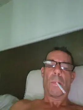 Snapshot of Kenhornu chatting on July 16, 2026, 1:39 pm Kenhornu online show from July 16, 2026, 1:39 pm