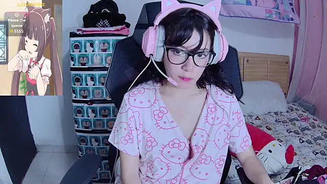 Yuna pinkk online show from October 22, 2025, 4:02 am