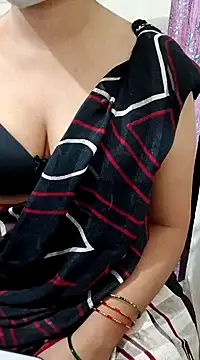 PRIYANKAUAE online show from January 26, 2025, 1:15 pm