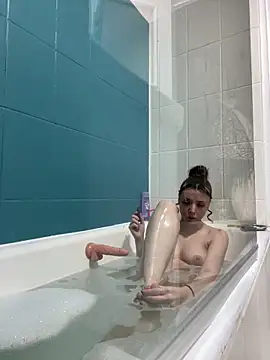 bunnythetailor online show from February 3, 2025, 5:40 am