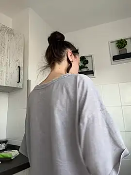 bunnythetailor online show from February 6, 2025, 7:24 am