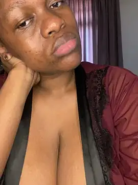 Boneca25 online show from February 3, 2025, 11:42 am