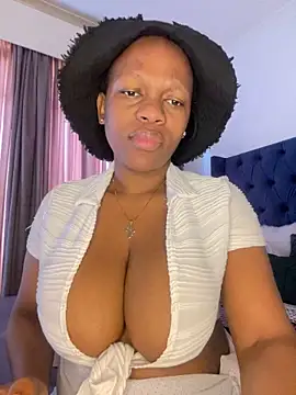 Boneca25 online show from February 7, 2025, 9:58 am