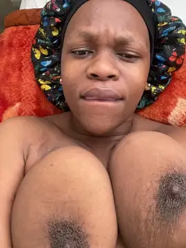 Boneca25 online show from February 11, 2025, 6:30 am