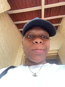 Boneca25 online show from February 14, 2025, 9:56 am