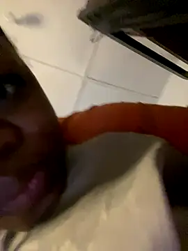 Boneca25 online show from November 25, 2025, 5:29 am