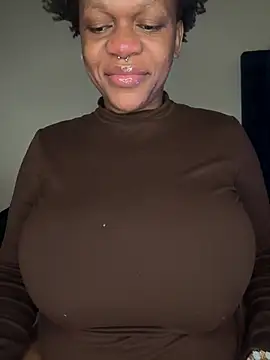 Boneca25 online show from February 12, 2026, 2:39 am