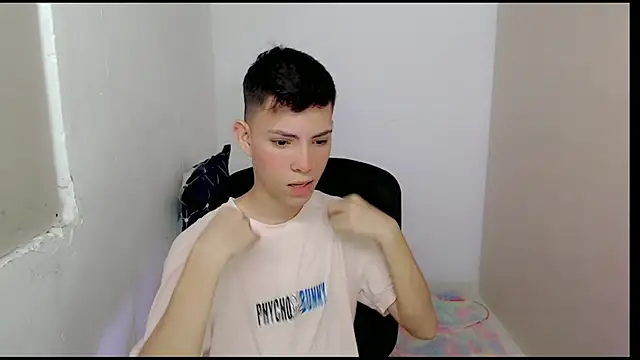 Snapshot of Alexxx_lov chatting on March 19, 2025, 12:56 pm Alexxx lov online show from March 19, 2025, 12:56 pm