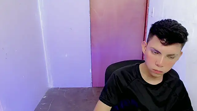 Snapshot of Alexxx_lov chatting on September 12, 2025, 1:00 pm Alexxx lov online show from September 12, 2025, 1:00 pm