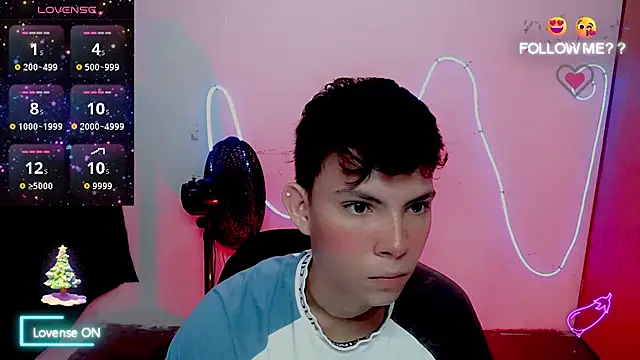 Snapshot of Alexxx_lov chatting on December 20, 2025, 12:45 pm Alexxx lov online show from December 20, 2025, 12:45 pm