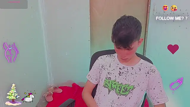 Snapshot of Alexxx_lov chatting on February 5, 2026, 12:32 pm Alexxx lov online show from February 5, 2026, 12:32 pm