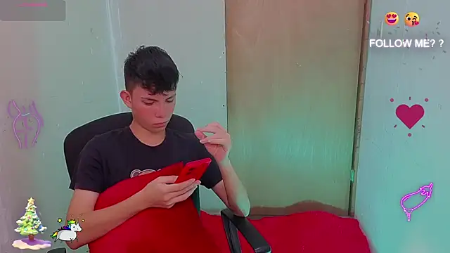 Snapshot of Alexxx_lov chatting on February 6, 2026, 12:30 pm Alexxx lov online show from February 6, 2026, 12:30 pm