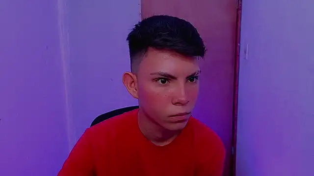 Snapshot of Alexxx_lov chatting on February 14, 2026, 12:35 pm Alexxx lov online show from February 14, 2026, 12:35 pm