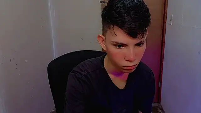 Snapshot of Alexxx_lov chatting on February 16, 2026, 12:23 pm Alexxx lov online show from February 16, 2026, 12:23 pm