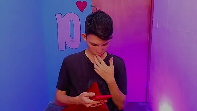 Snapshot of Alexxx_lov chatting on February 28, 2026, 12:28 pm Alexxx lov online show from February 28, 2026, 12:28 pm