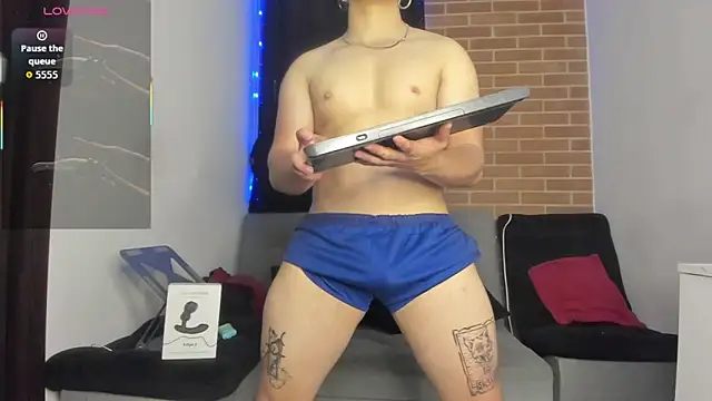 DavidX X21 Strip online show from December 21, 2025, 7:48 am