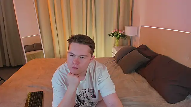 Asacura Yo online show from January 28, 2025, 3:57 am