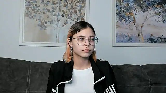 DarelleFare online show from January 28, 2025, 11:17 am