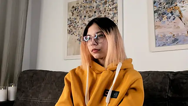 DarelleFare online show from January 30, 2025, 11:11 am